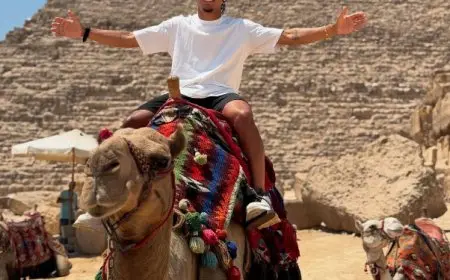 خوان ألفينا يستكشف الأهرامات أثناء عطلة فريق الزمالك