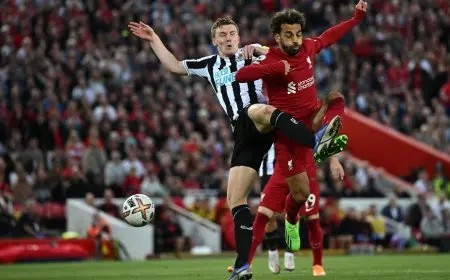 ليفربول يواجه تحديًا قويًا أمام نيوكاسل في قمة الدوري الإنجليزي اليوم