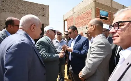 وزير الإسكان يزور مشروع السوق الحضارية في القاهرة الجديدة لتعزيز التنمية العمرانية