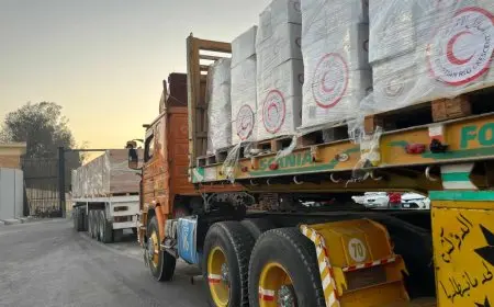 الهلال الأحمر يوزع 1500 طن من المساعدات على غزة عبر قافلة زاد العزة 24