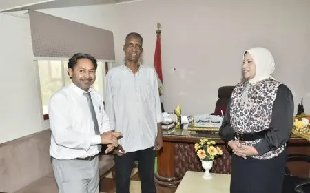 محافظ بني سويف يمنح عامل مزلقان السادات مكافأة 150 ألف جنيه تقديراً لجهوده