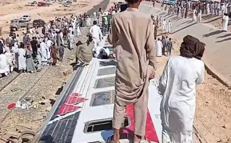 شهود عيان يوضحون أسباب انقلاب قطار مطروح بسبب مطب هوائي ودوران العربات