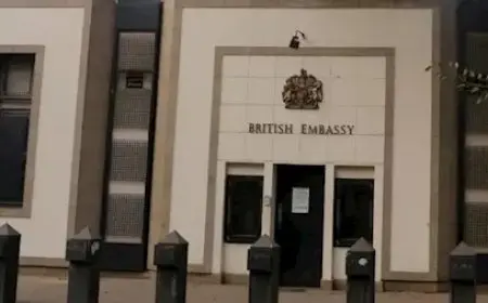 السفارة البريطانية في القاهرة تُغلق أبوابها بعد إزالة الحواجز الأمنية