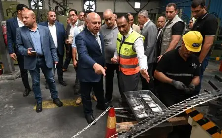 وزير الصناعة والنقل يزور موقع إنشاء مجمع مرغم 3 في الإسكندرية ويتابع تقدم الأعمال