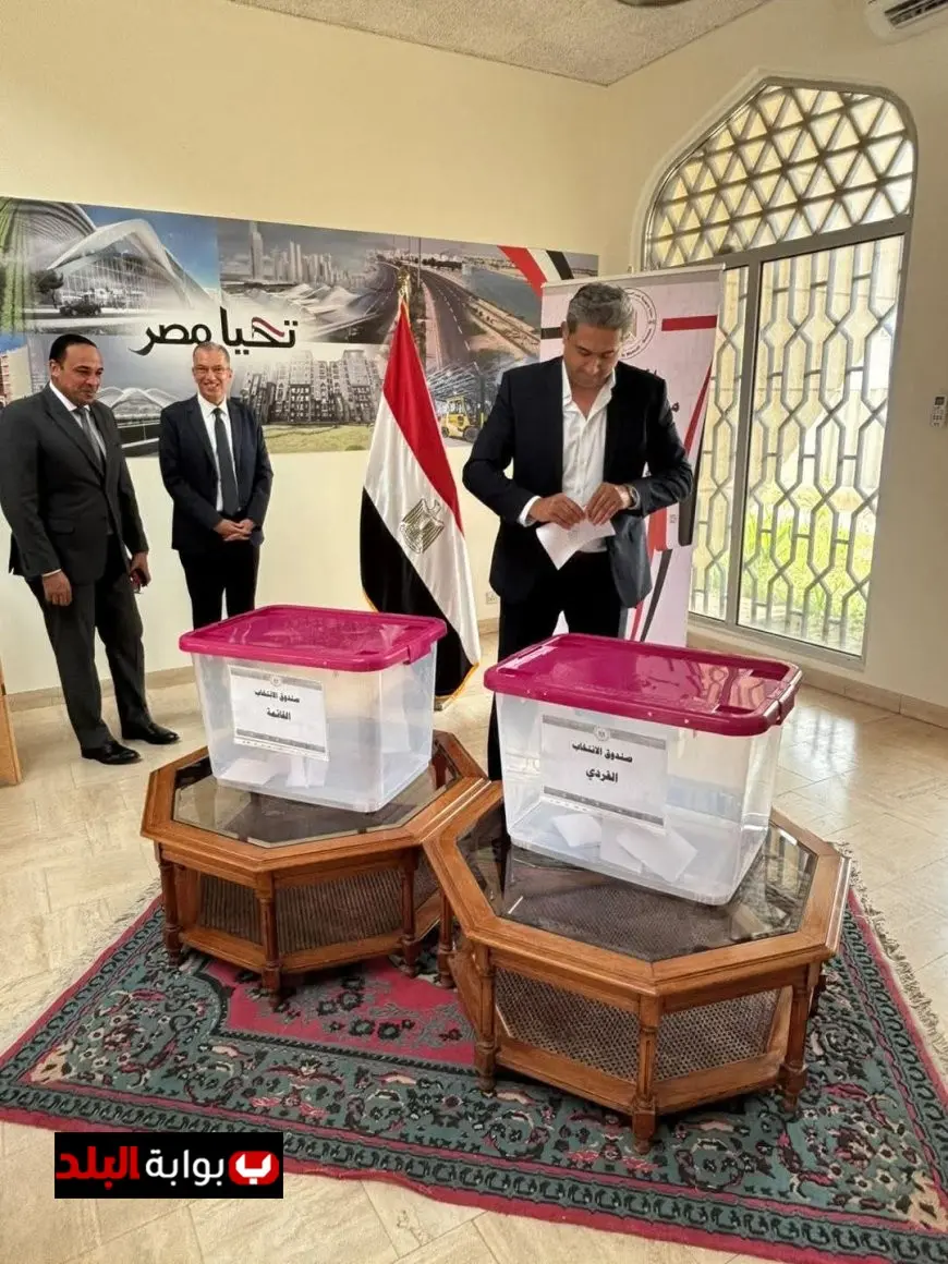 أبناء الجالية المصرية في سلطنة عمان يتوافدون على السفارة للإدلاء بأصواتهم في انتخابات مجلس الشيوخ!