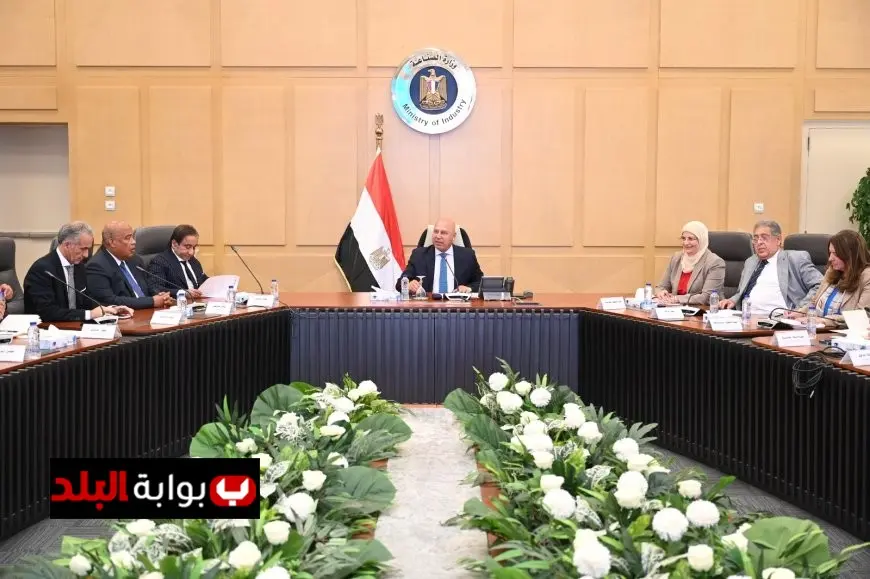 وزير الصناعة يناقش مع كبار مصنعي الحديد وشركات السيارات استراتيجيات توطين صناعة صاج المركبات