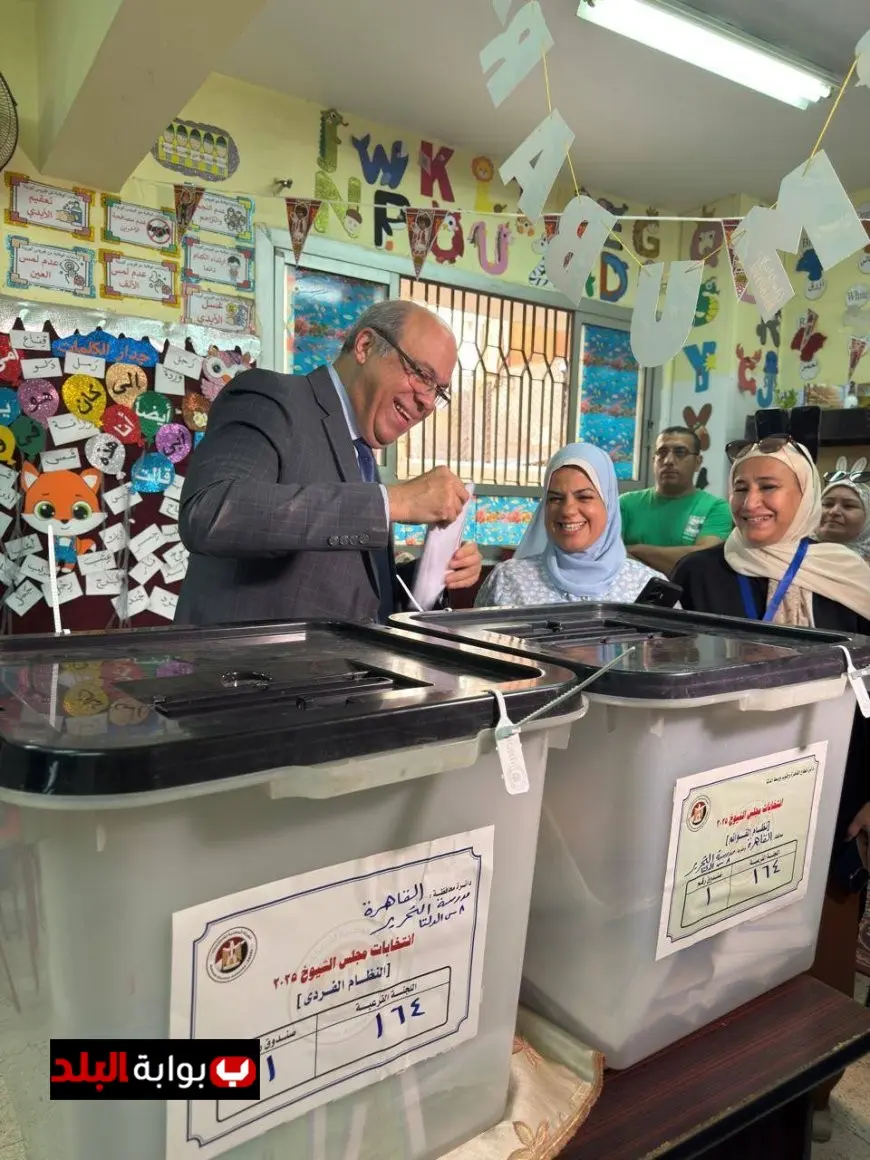 وزير الطيران المدني يشارك في انتخابات مجلس الشيوخ 2025 بإدلائه بصوته