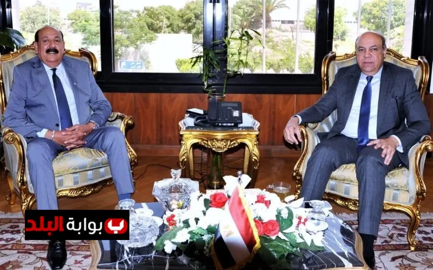 وزير الطيران المدني يبحث تعزيز خدمات النقل الجوي للجالية المصرية في أمريكا مع الاتحاد المصري هناك