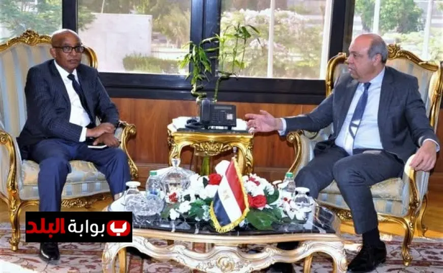 وزير الطيران المدني يستعرض فرص التعاون في النقل الجوي مع وفد شركة بوينج