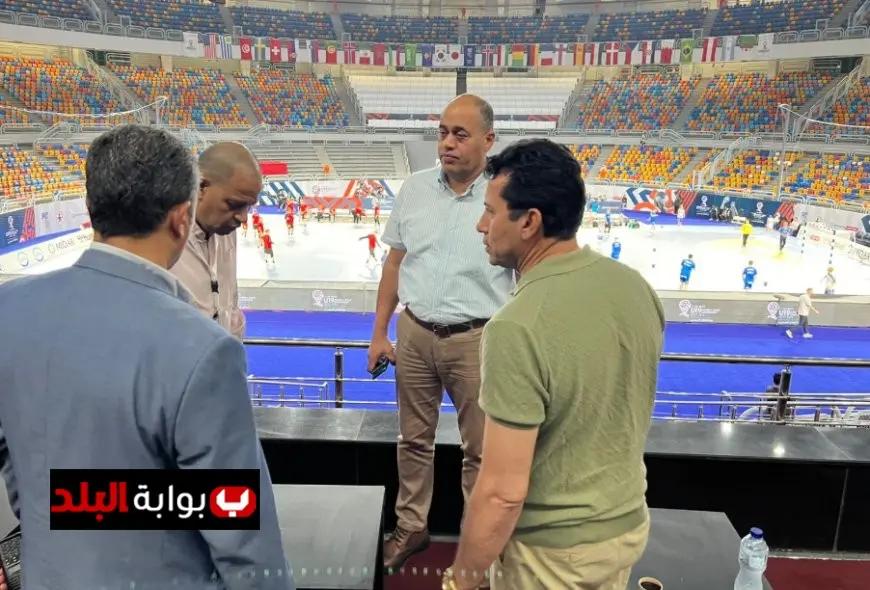 وزير الرياضة يزور صالة استاد القاهرة استعدادا لاستضافة بطولة العالم لكرة اليد للناشئين