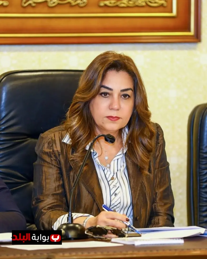 وزيرة التنمية المحلية تكرم ذكرى عامل النظافة الذي فقد حياته أثناء عمله في الزقازيق