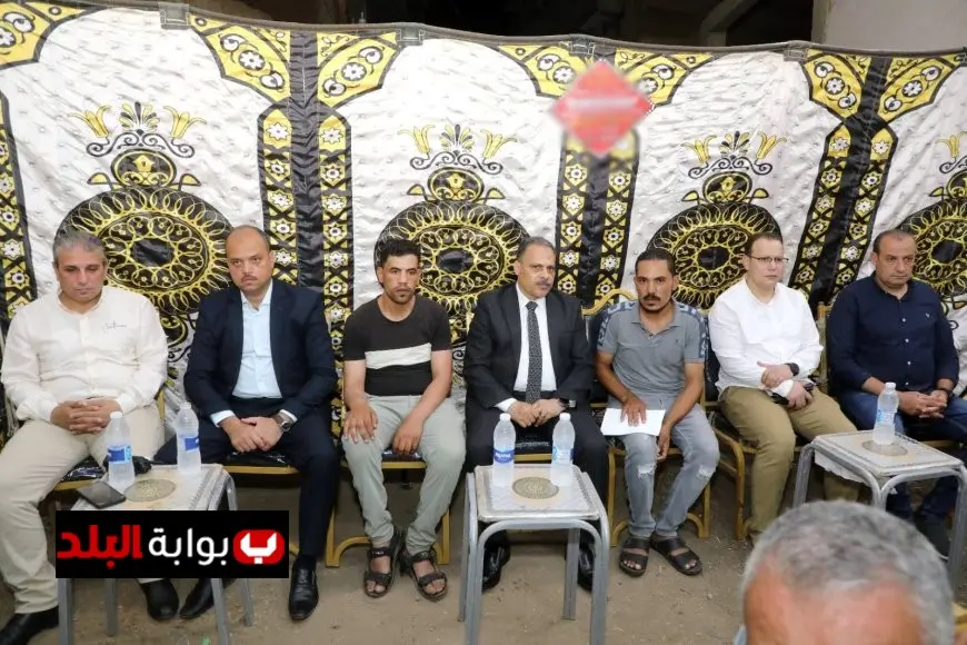 محافظ الشرقية يواسي أهالي عامل النظافة المتوفي ويقدم واجب العزاء