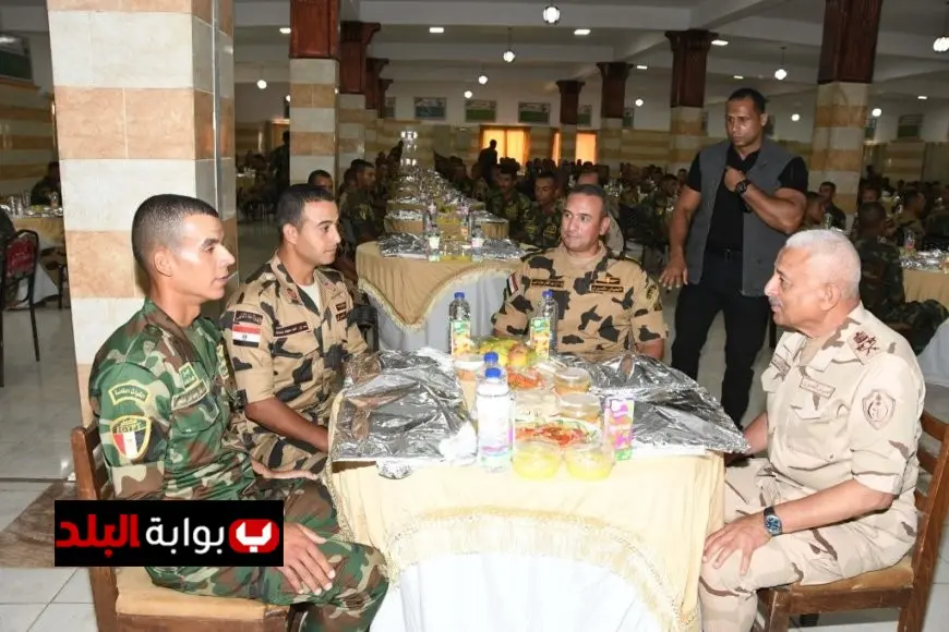 وزير الدفاع يجتمع مع مقاتلي الصاعقة والمظلات لتعزيز التعاون العسكري