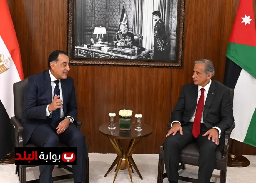 استقبال رسمي حافل لرئيس الوزراء الأردني عند وصوله لمقر مجلس الوزراء