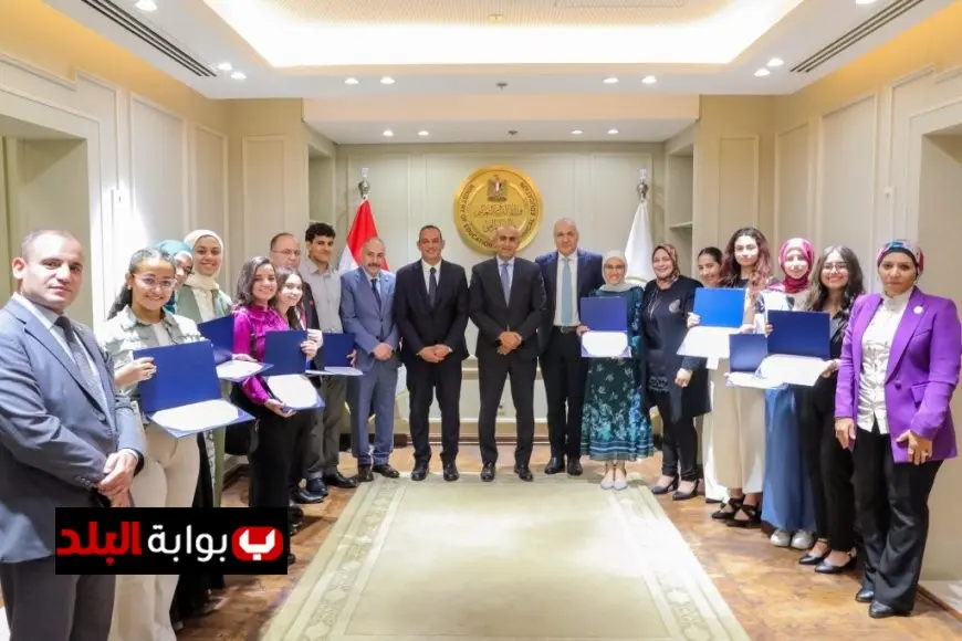 وزير التعليم يحتفي بأوائل مدارس النيل المصرية الدولية في تكريم مميز