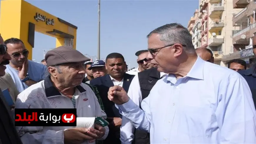 الإكرامية اللي قلبت حياته رأس على عقب.. قرار عاجل من محافظ الإسكندرية بفصل عامل شاطئ النخيل