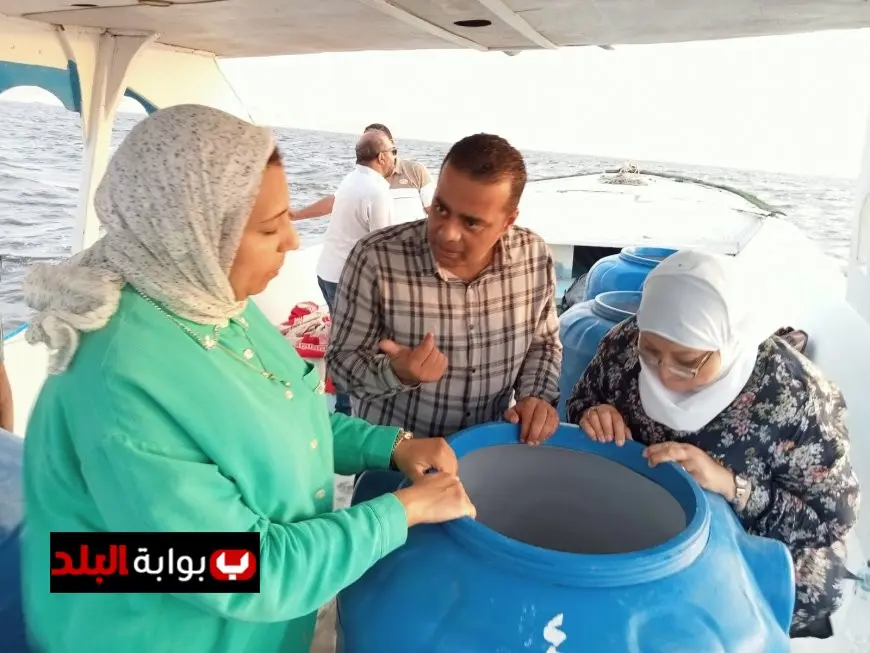 إطلاق مليون يرقة جديدة من جمبري بحيرة قارون لحماية المخزون السمكي