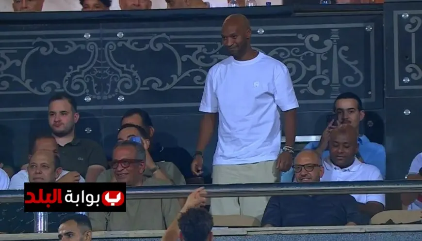 شيكابالا يشعل حماس جمهور الزمالك من مدرجات استاد القاهرة خلال مواجهة المقاولون العرب مع صور حصرية