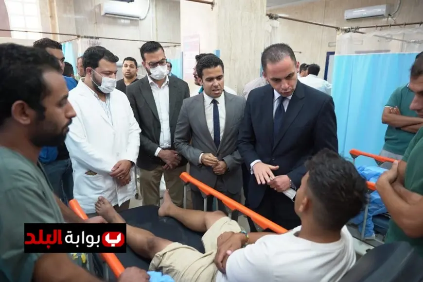 نائب وزير الصحة يلتقي مصابي حادث طريق الإسكندرية مطروح في مستشفى الضبعة المركزي