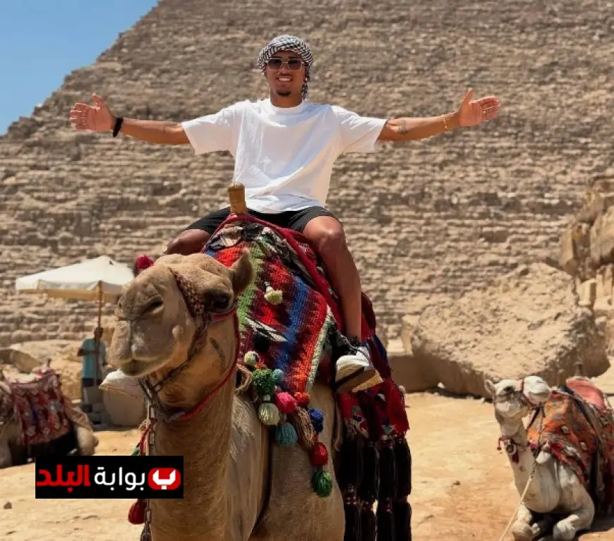 خوان ألفينا يستكشف الأهرامات أثناء عطلة فريق الزمالك