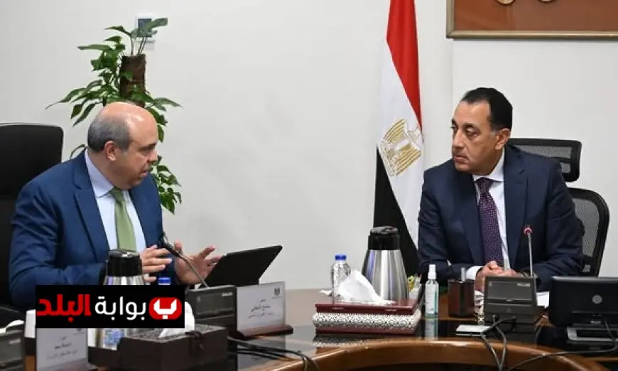 رئيس الوزراء يستعرض آخر المستجدات في تنفيذ مشروع مبنى 4 بمطار القاهرة الدولي