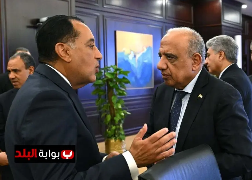 وزير الكهرباء يظهر لأول مرة في اجتماع الوزراء بعد الحادث المروع