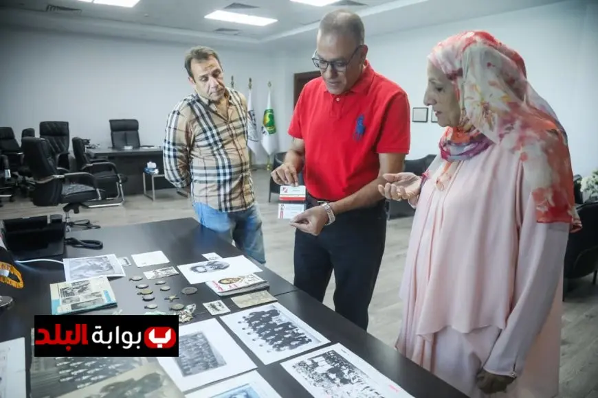 عائلة عبد الكريم صقر تقدم مقتنياته الثمينة لاتحاد الكرة تكريمًا لأصغر هداف في تاريخ المنتخب