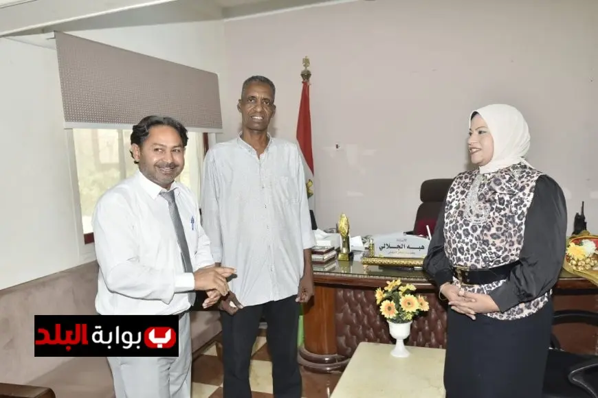 محافظ بني سويف يمنح عامل مزلقان السادات مكافأة 150 ألف جنيه تقديراً لجهوده