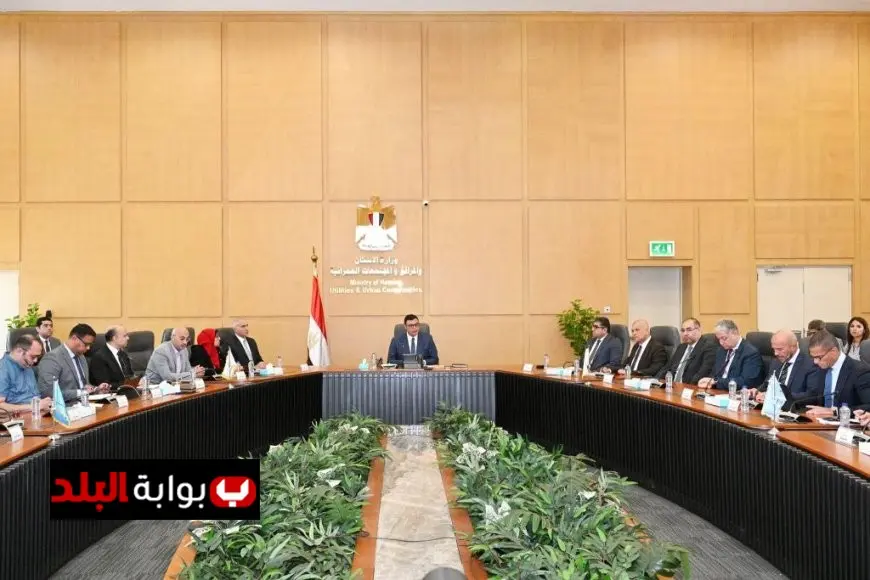 وزير الإسكان يقوم بجولة تفقدية في مشروع منطقة الأعمال المركزية بالعاصمة الإدارية