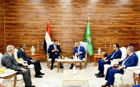 وزير الإسكان ومحافظ الإسماعيلية يجتمعان لتعزيز مشروعات المياه وتطوير الوحدات السكنية