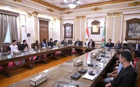 رئيس جامعة القاهرة يعلن عن منح دراسية كاملة للطلاب الرياضيين المتميزين
