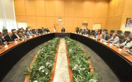 وزير الإسكان يلتقي كبار المطورين لمناقشة الاستراتيجية الوطنية للعمران الأخضر