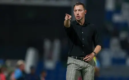 الأهلي السعودي يمدد عقد مدربه يايسله حتى عام 2027