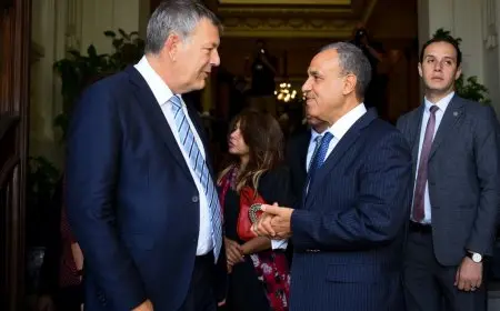 وزير الخارجية يبحث مع مفوض أونروا سبل دعم الفلسطينيين في ظل تدهور الوضع الإنساني بغزة