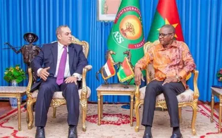 سفير مصر في بوركينا فاسو يلتقي بالجالية المصرية لدعم منتخب البلاد في منافساته المقبلة