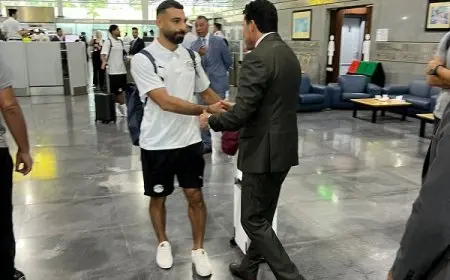 وزير الرياضة يودع منتخب مصر في مطار القاهرة استعداداً للمواجهة الحاسمة أمام بوركينا فاسو