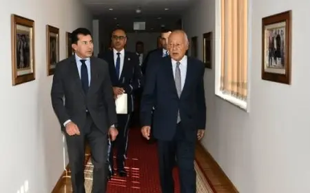 أشرف صبحي يعزز التعاون العربي بلقاء مع الأمين العام لجامعة الدول العربية