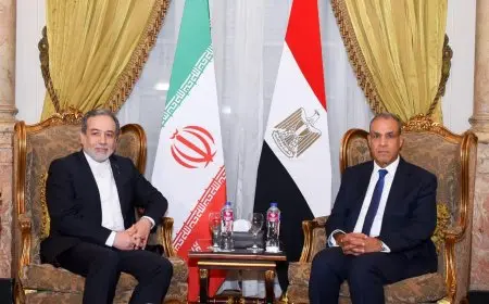 وزير الخارجية المصري يستقبل نظيره الإيراني في القاهرة لتعزيز العلاقات الثنائية