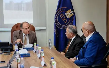 رئيس هيئة الدواء يلتقي بممثلي جهاز الدمغة الطبية لتعزيز دعم الصناعة الوطنية