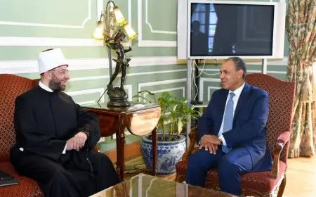 وزير الخارجية ووزير الأوقاف يناقشان سبل تعزيز التعاون لخدمة المصلحة الوطنية