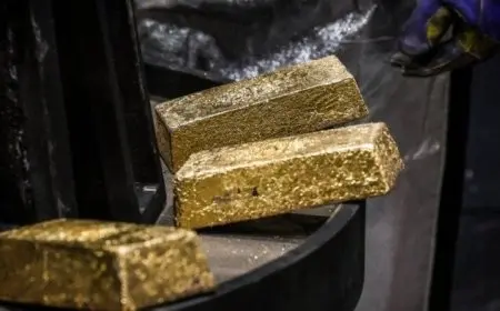 استقرار الذهب بالقرب من مستويات قياسية استعدادا لقرار الفيدرالي الأمريكي