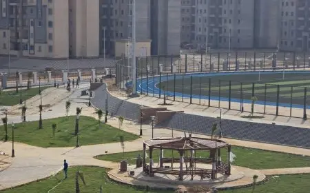 وزير الإسكان يراقب تقدم مشروعات سكن لكل المصريين والنادي الاجتماعي في أكتوبر الجديدة