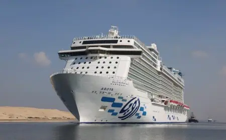 سفينة سياحية عملاقة تحمل 2300 سائح تعبر قناة السويس في حدث تاريخي