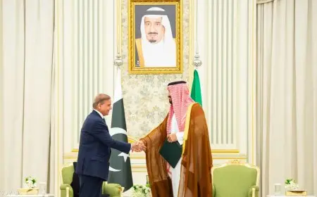 السعودية وباكستان تعززان أمنهما من خلال توقيع اتفاقية دفاع مشترك