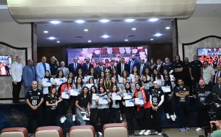 تكريم وزير الرياضة لبطلات مصر في كرة اليد والسلة بعد فوزهن ببطولة إفريقيا