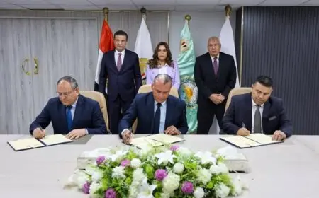 عوض وفاروق يشهدان توقيع بروتوكول لإطلاق أول مركز متكامل لإنتاج الحرير الطبيعي في الخارجة