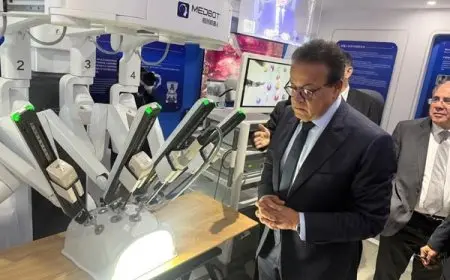 وزير الصحة يناقش مع مسؤولي ميدبوت آفاق التعاون في تكنولوجيا الجراحة الروبوتية