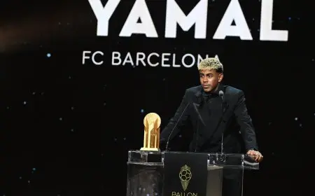 حفل الكرة الذهبية يكرم لامين يامال بجائزة أفضل لاعب شاب في العالم