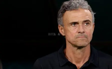 إنريكي يتوج بجائزة يوهان كرويف كأفضل مدرب في العالم خلال حفل الكرة الذهبية