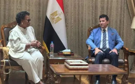 وزير الشباب يناقش تعزيز التعاون في الرياضة النسائية مع شقيقة أمير الكويت